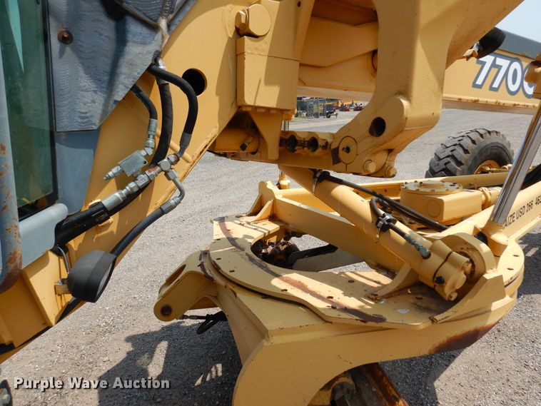 image for item DN1926 2002 John Deere 770CH  motor grader