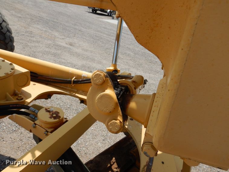 image for item DN1926 2002 John Deere 770CH  motor grader