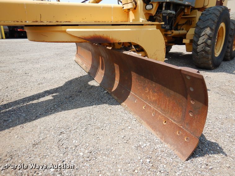 image for item DN1926 2002 John Deere 770CH  motor grader