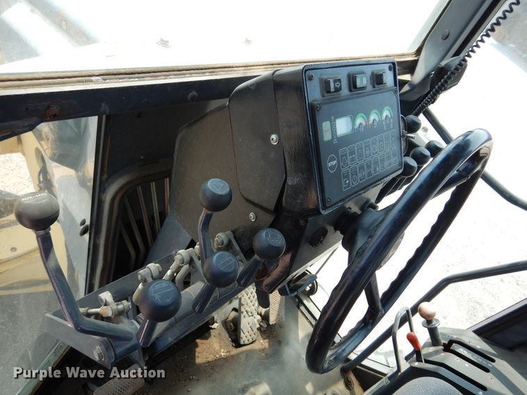 image for item DN1926 2002 John Deere 770CH  motor grader