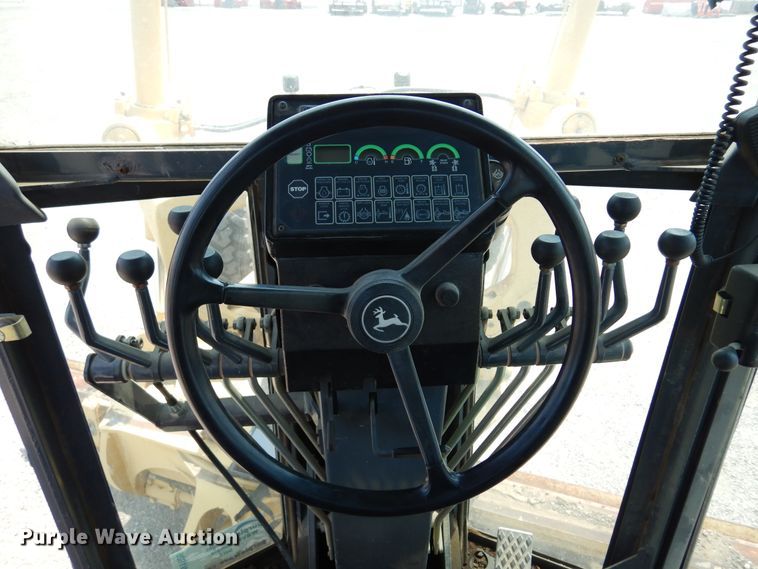 image for item DN1926 2002 John Deere 770CH  motor grader