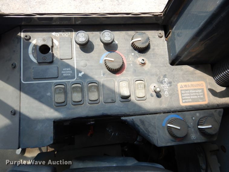 image for item DN1926 2002 John Deere 770CH  motor grader