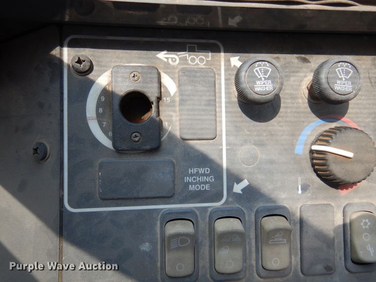 image for item DN1926 2002 John Deere 770CH  motor grader