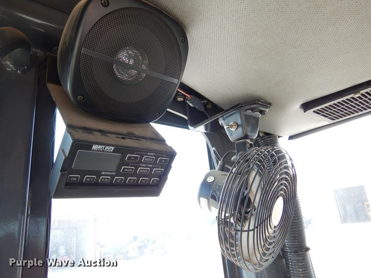 image for item DN1926 2002 John Deere 770CH  motor grader