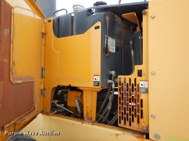 image for item DN1926 2002 John Deere 770CH  motor grader