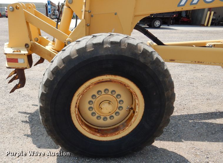 image for item DN1926 2002 John Deere 770CH  motor grader