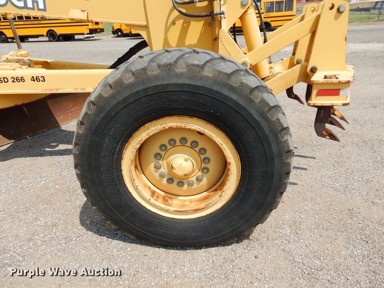 image for item DN1926 2002 John Deere 770CH  motor grader