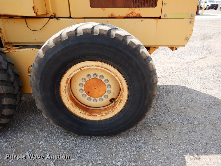 image for item DN1926 2002 John Deere 770CH  motor grader