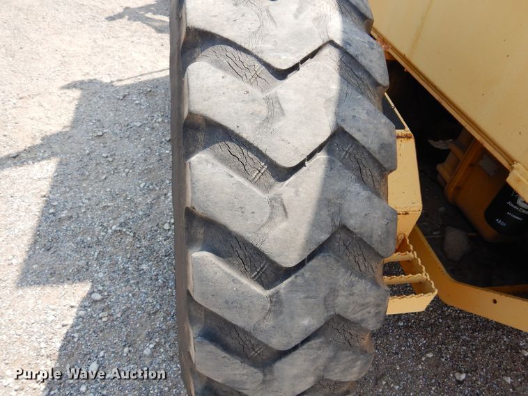 image for item DN1926 2002 John Deere 770CH  motor grader