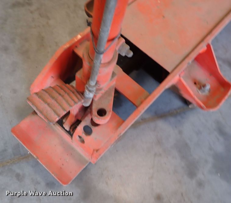 image for item EV9902 Lincoln H68052  floor jack