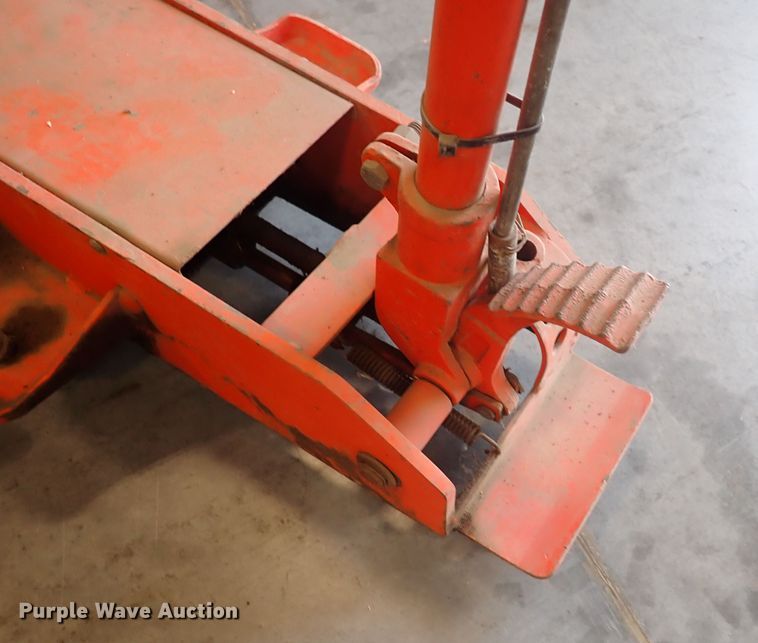 image for item EV9902 Lincoln H68052  floor jack