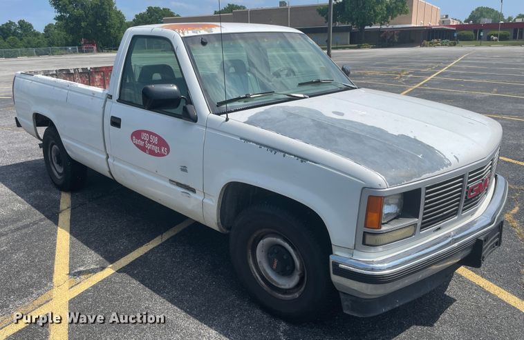 image for item IC9482 1993 GMC Sierra 2500  pickup truck