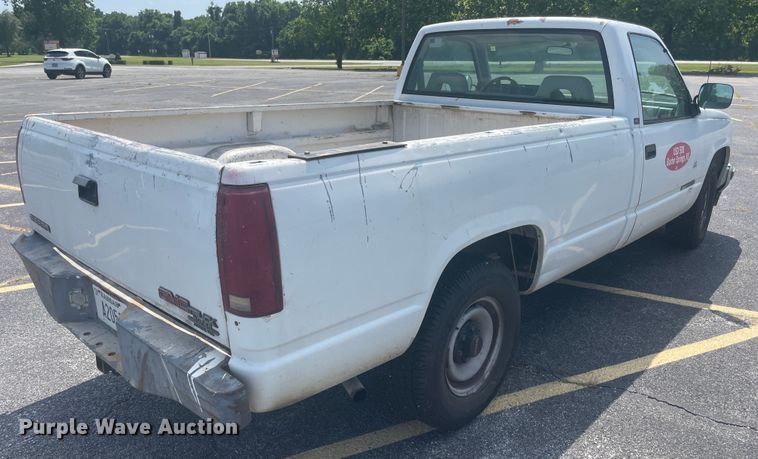 image for item IC9482 1993 GMC Sierra 2500  pickup truck