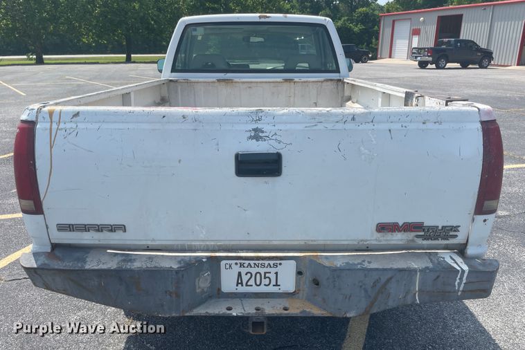 image for item IC9482 1993 GMC Sierra 2500  pickup truck