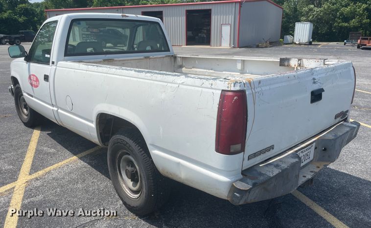 image for item IC9482 1993 GMC Sierra 2500  pickup truck