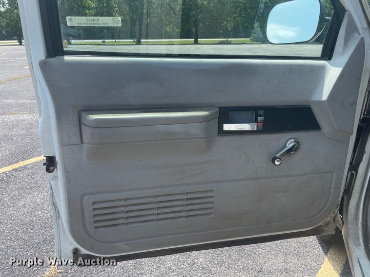 image for item IC9482 1993 GMC Sierra 2500  pickup truck