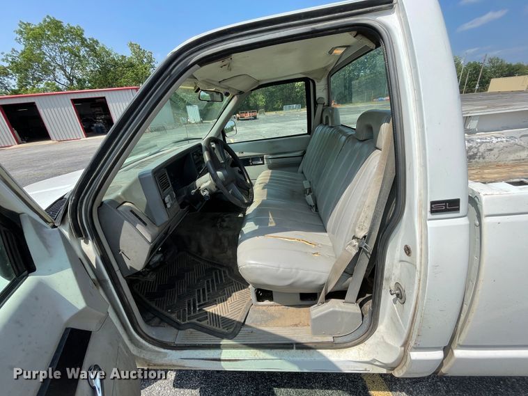 image for item IC9482 1993 GMC Sierra 2500  pickup truck