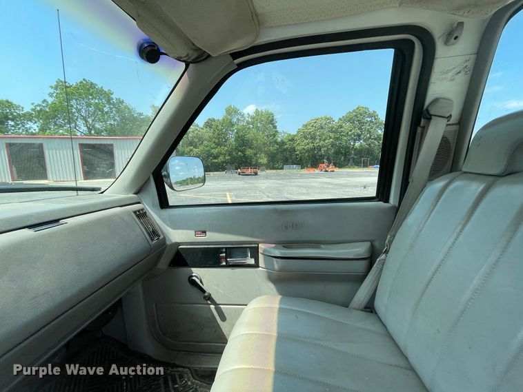 image for item IC9482 1993 GMC Sierra 2500  pickup truck