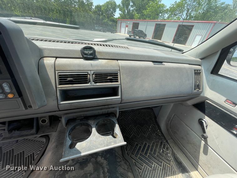 image for item IC9482 1993 GMC Sierra 2500  pickup truck