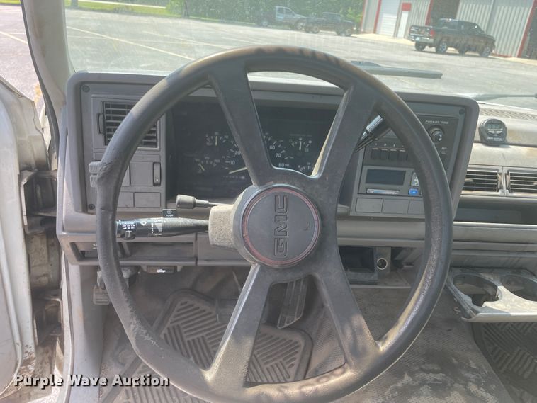 image for item IC9482 1993 GMC Sierra 2500  pickup truck