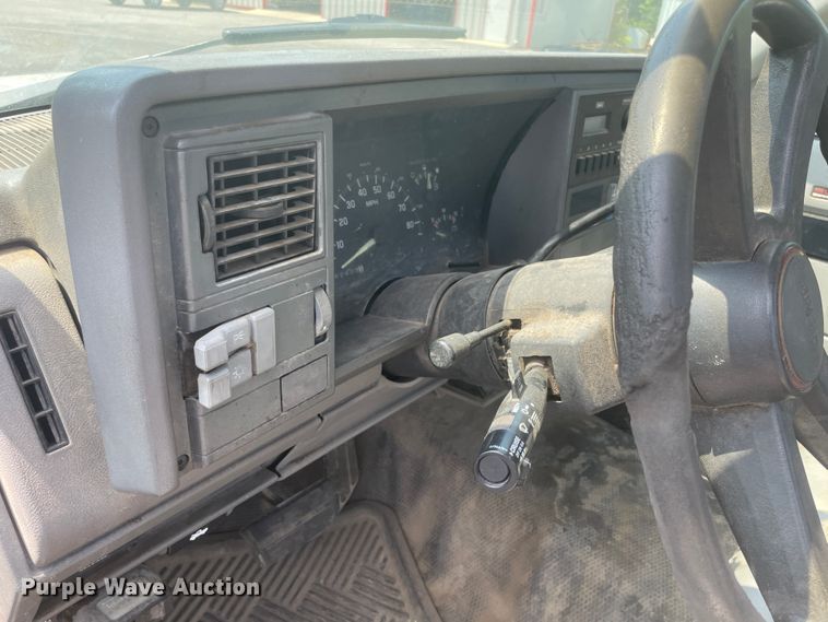 image for item IC9482 1993 GMC Sierra 2500  pickup truck