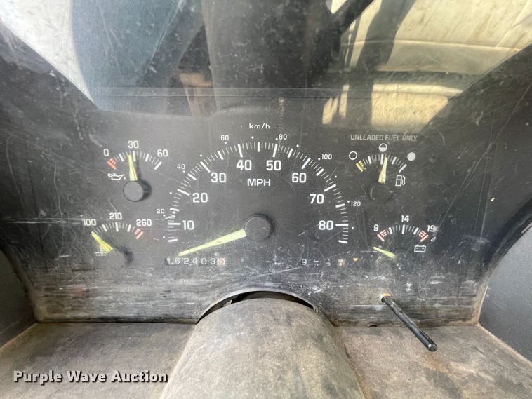 image for item IC9482 1993 GMC Sierra 2500  pickup truck