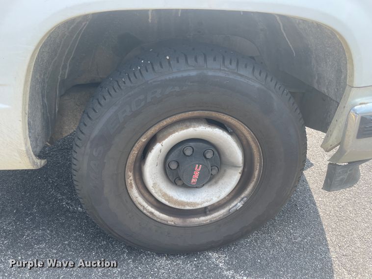 image for item IC9482 1993 GMC Sierra 2500  pickup truck