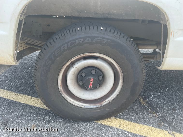 image for item IC9482 1993 GMC Sierra 2500  pickup truck