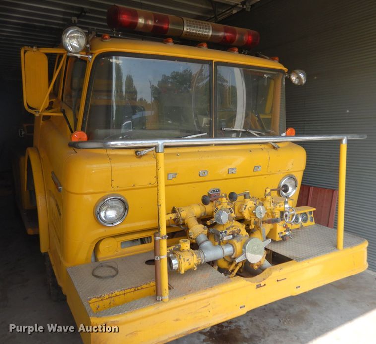 image for item II9681 1973 Ford 800  pumper fire truck