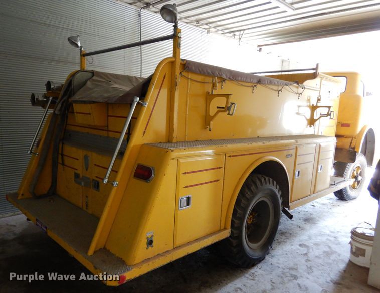 image for item II9681 1973 Ford 800  pumper fire truck