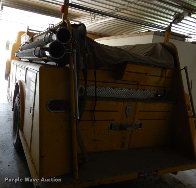 image for item II9681 1973 Ford 800  pumper fire truck