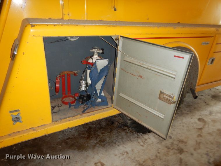 image for item II9681 1973 Ford 800  pumper fire truck