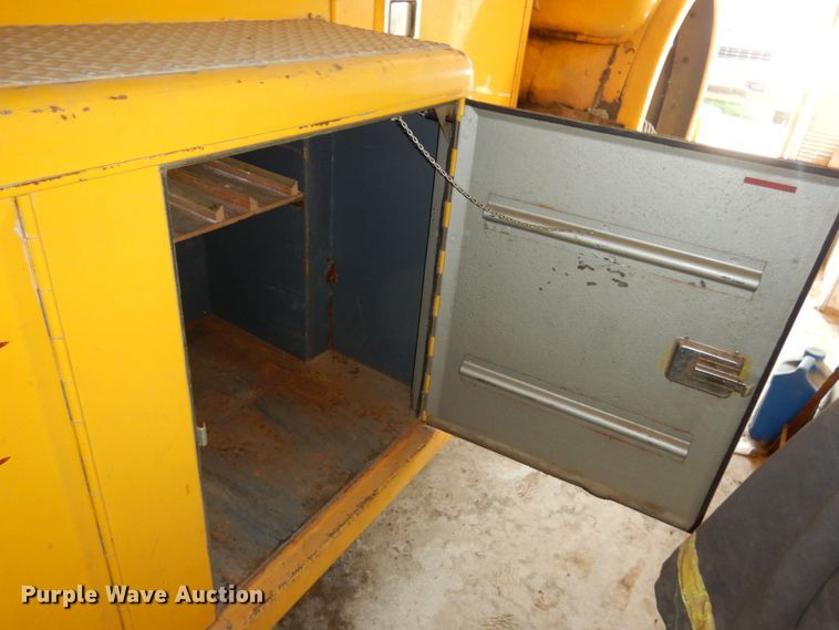 image for item II9681 1973 Ford 800  pumper fire truck