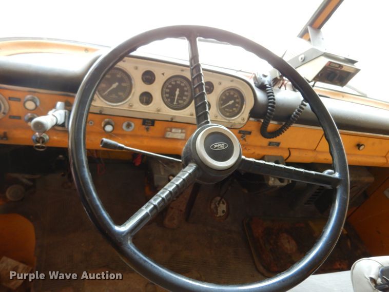 image for item II9681 1973 Ford 800  pumper fire truck