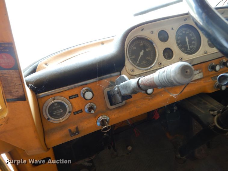 image for item II9681 1973 Ford 800  pumper fire truck