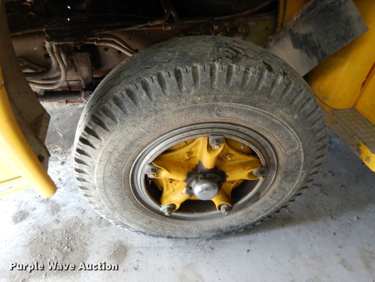 image for item II9681 1973 Ford 800  pumper fire truck