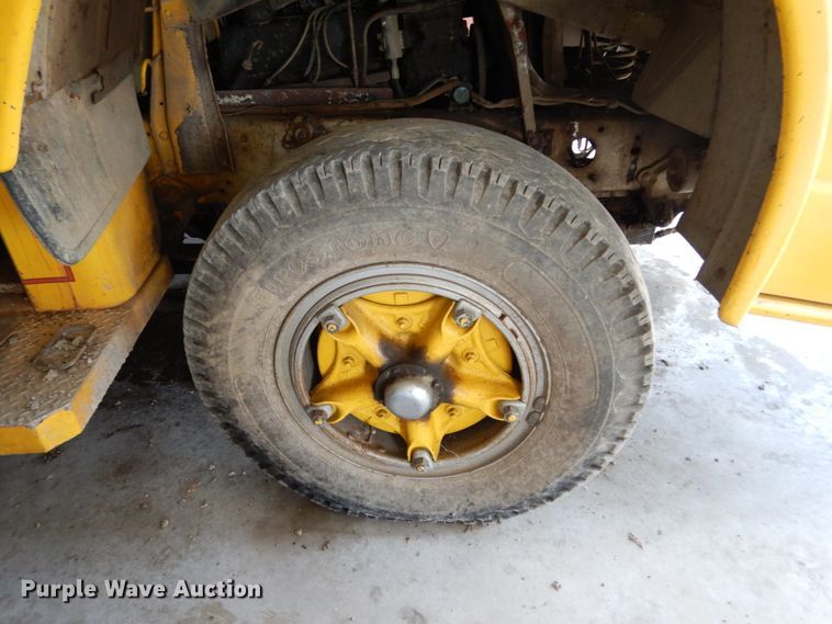 image for item II9681 1973 Ford 800  pumper fire truck