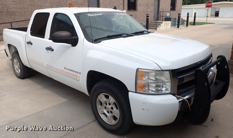 image for item IJ9881 2008 Chevrolet Silverado 1500  Crew Cab pickup truck
