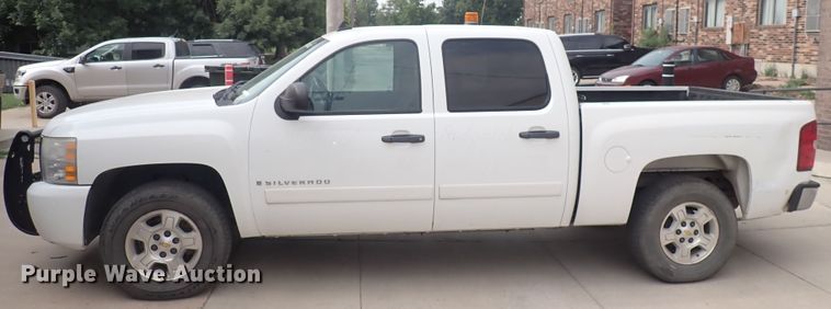 image for item IJ9881 2008 Chevrolet Silverado 1500  Crew Cab pickup truck
