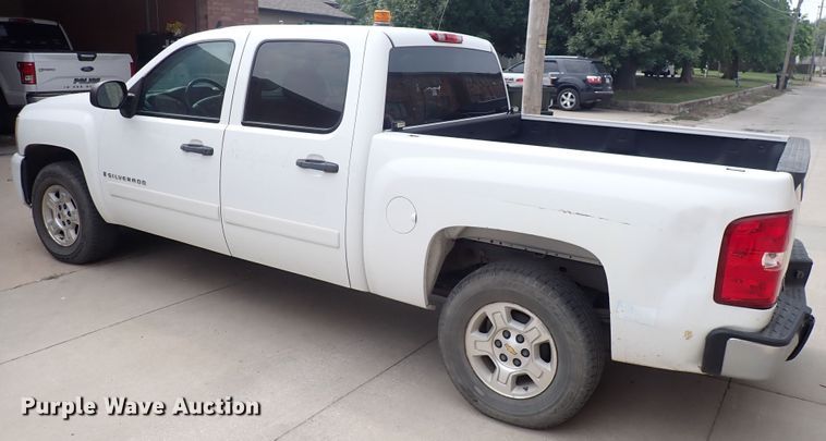 image for item IJ9881 2008 Chevrolet Silverado 1500  Crew Cab pickup truck