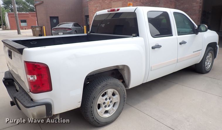 image for item IJ9881 2008 Chevrolet Silverado 1500  Crew Cab pickup truck