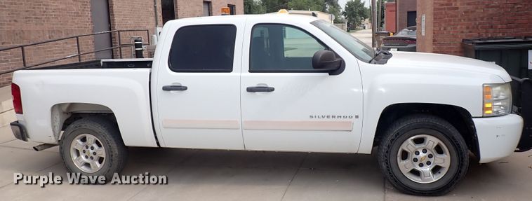 image for item IJ9881 2008 Chevrolet Silverado 1500  Crew Cab pickup truck
