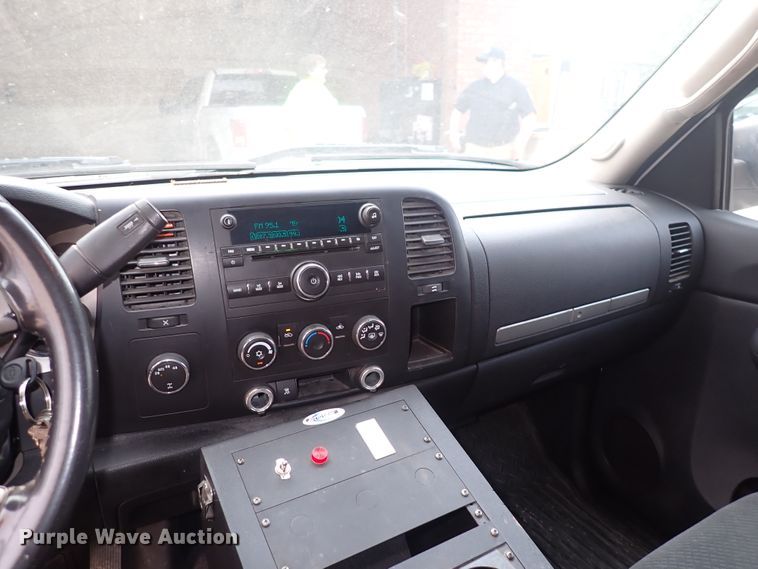 image for item IJ9881 2008 Chevrolet Silverado 1500  Crew Cab pickup truck