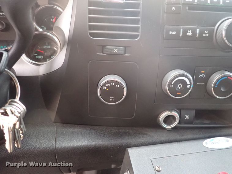 image for item IJ9881 2008 Chevrolet Silverado 1500  Crew Cab pickup truck