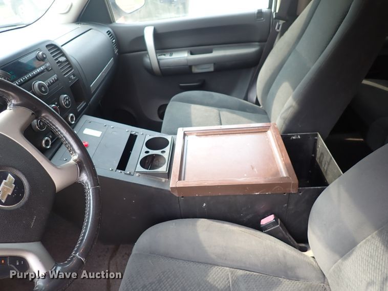 image for item IJ9881 2008 Chevrolet Silverado 1500  Crew Cab pickup truck