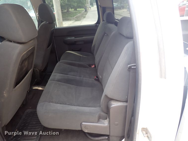 image for item IJ9881 2008 Chevrolet Silverado 1500  Crew Cab pickup truck