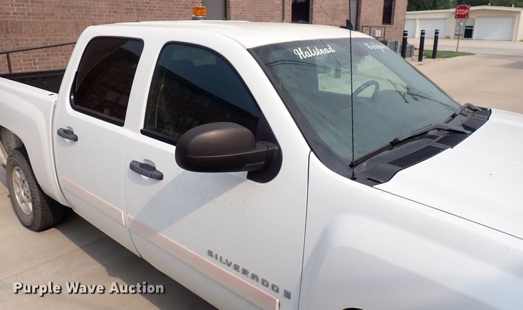 image for item IJ9881 2008 Chevrolet Silverado 1500  Crew Cab pickup truck
