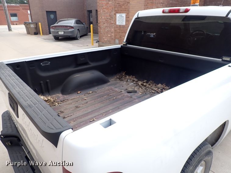 image for item IJ9881 2008 Chevrolet Silverado 1500  Crew Cab pickup truck