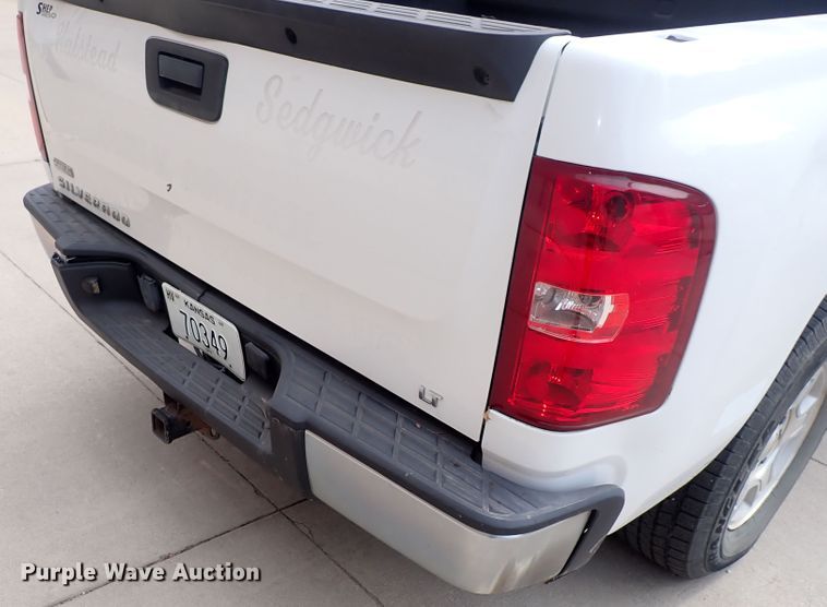 image for item IJ9881 2008 Chevrolet Silverado 1500  Crew Cab pickup truck