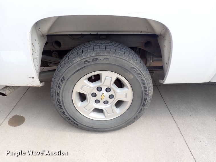 image for item IJ9881 2008 Chevrolet Silverado 1500  Crew Cab pickup truck